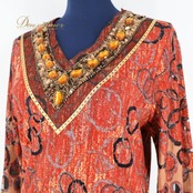 ベリーダンス 衣装 ガラベーヤ レッド系 SEN ZI HUA ワンピース ドレス ラインストーン スパンコール 赤 黒 金 羽織り キラキラ 長袖 華やか 総柄 ストーン スリット 花 ダンス衣装 煌びやか サイーディ ゴールド系 ブラック系