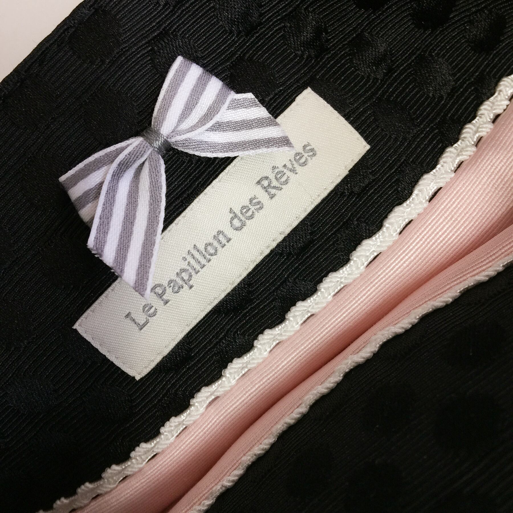 Papillon Noir Luxe •••パピヨンノワールリュクス••• | Le Papillon