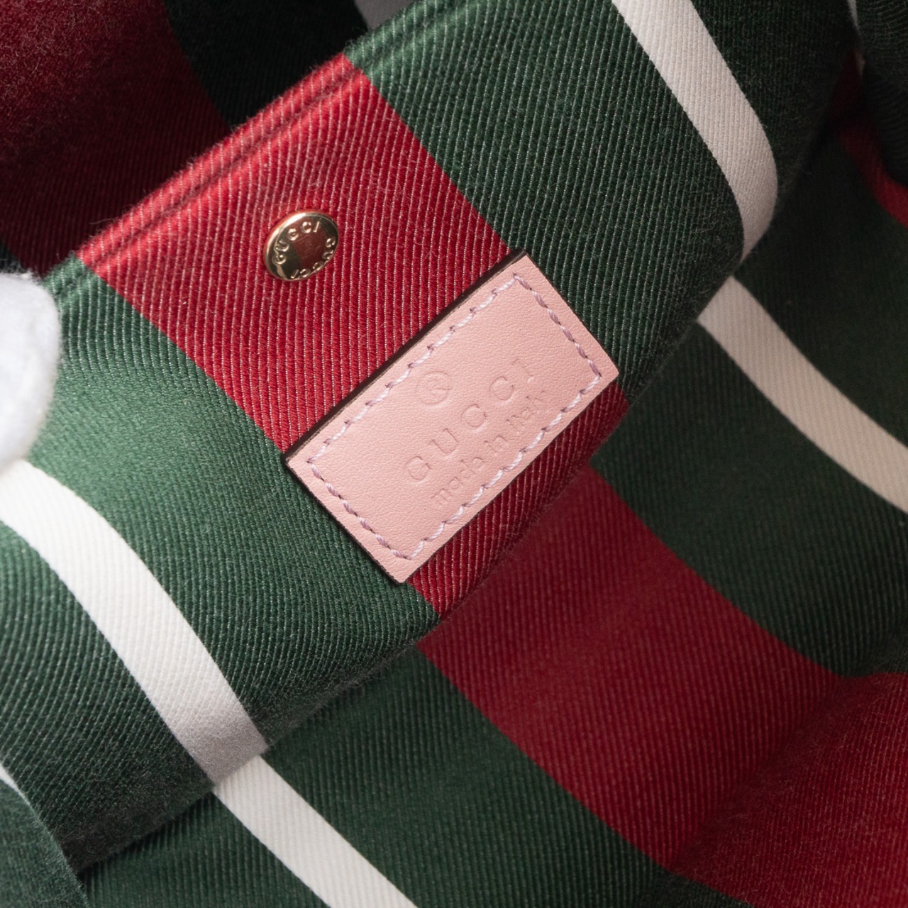 グッチ GGエンブレム スモール バケットバッグ ピンク レザー AW25