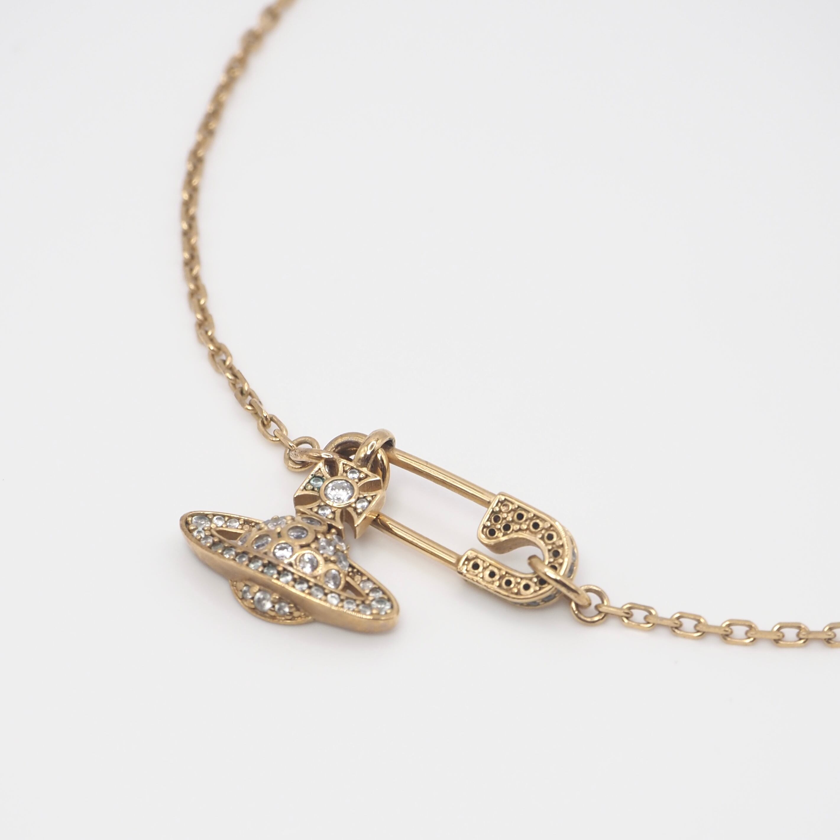 Vivienne Westwood オーブ × ピン ネックレス ゴールド Vivienne Westwood オーブ × ピン ネックレス ゴールド