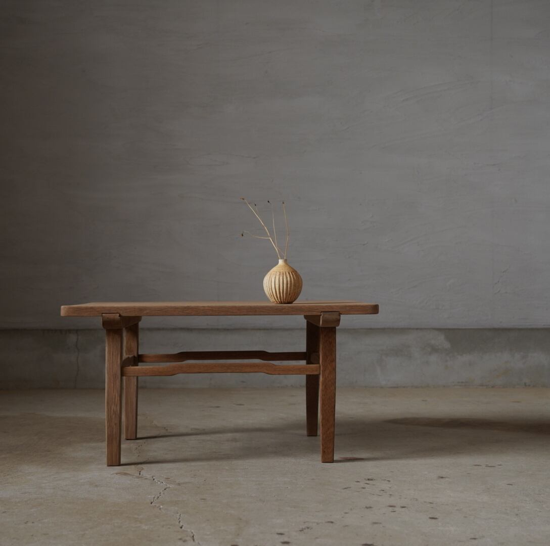 すっきりとした姿のコーヒーテーブル