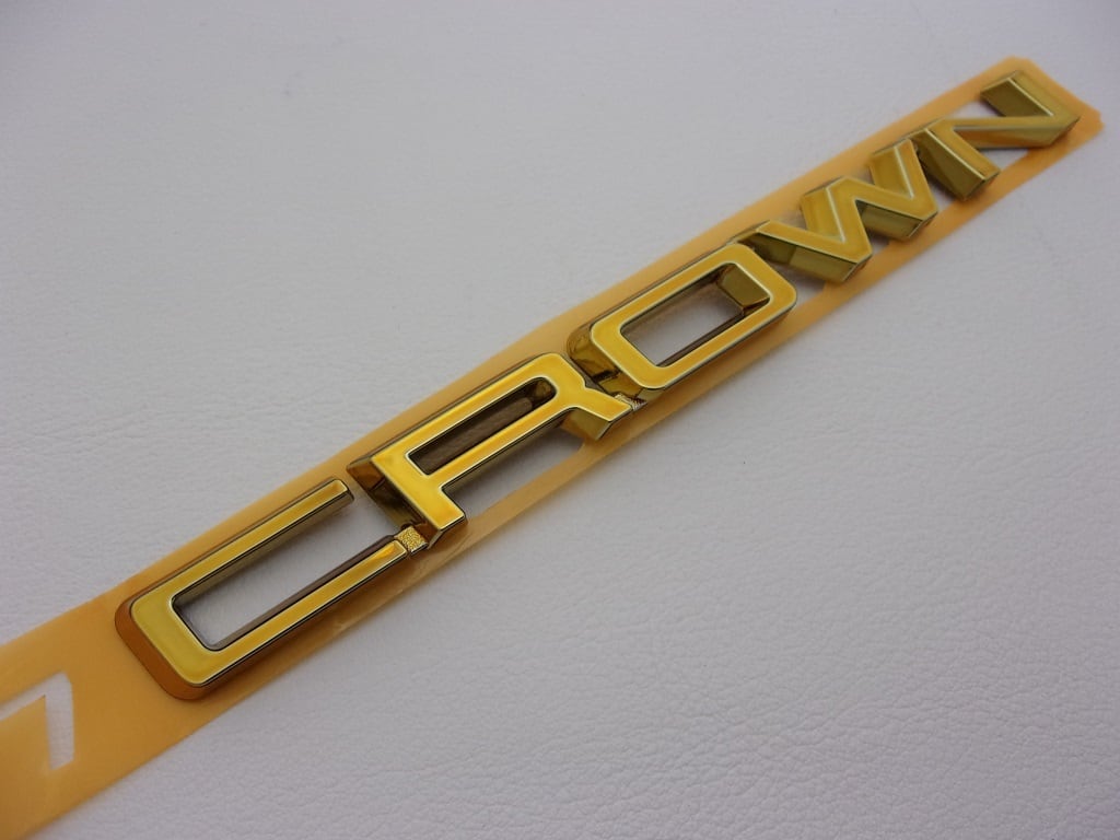 トヨタ 220系クラウン プレミアムゴールドエンブレム CROWN 文字 | Car