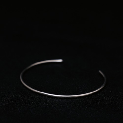 華奢なバングル｜Φ1.5 or Φ2.0 磨き仕上げ 〈無垢ステンレス〉