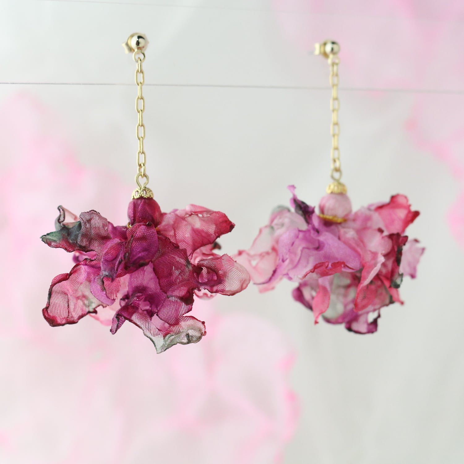 線香花火 さくら色｜オーガンジーのタッセル風チェーン花ピアス