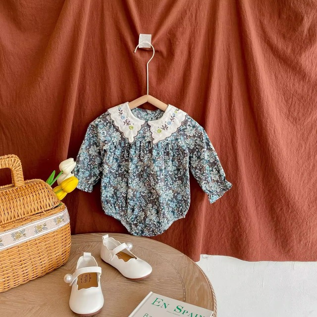 【取寄】お上品で高見えするスカラップ刺繍襟付き花柄ロンパース