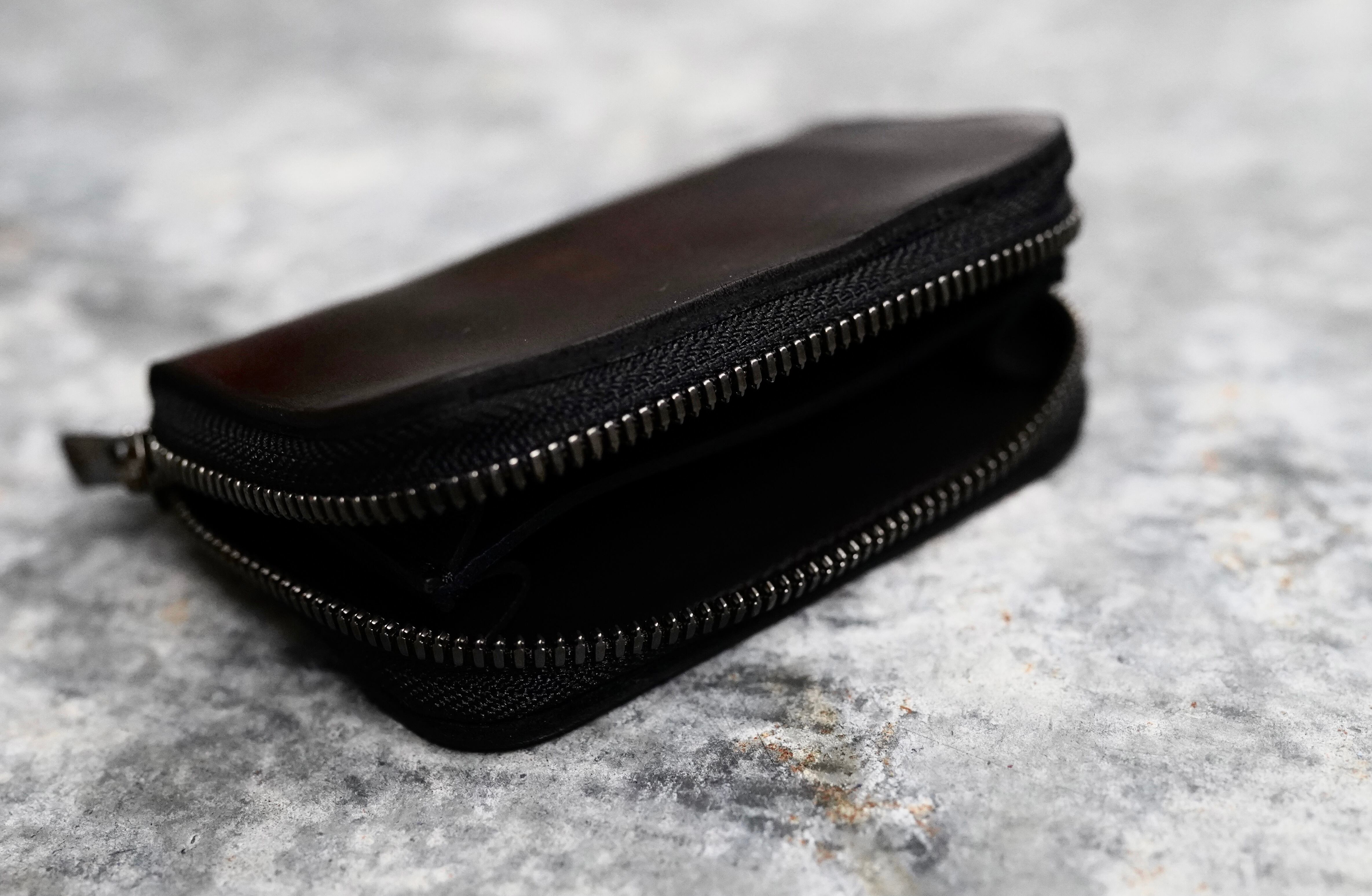 NAGI round zip wallet MINI museum calf | una