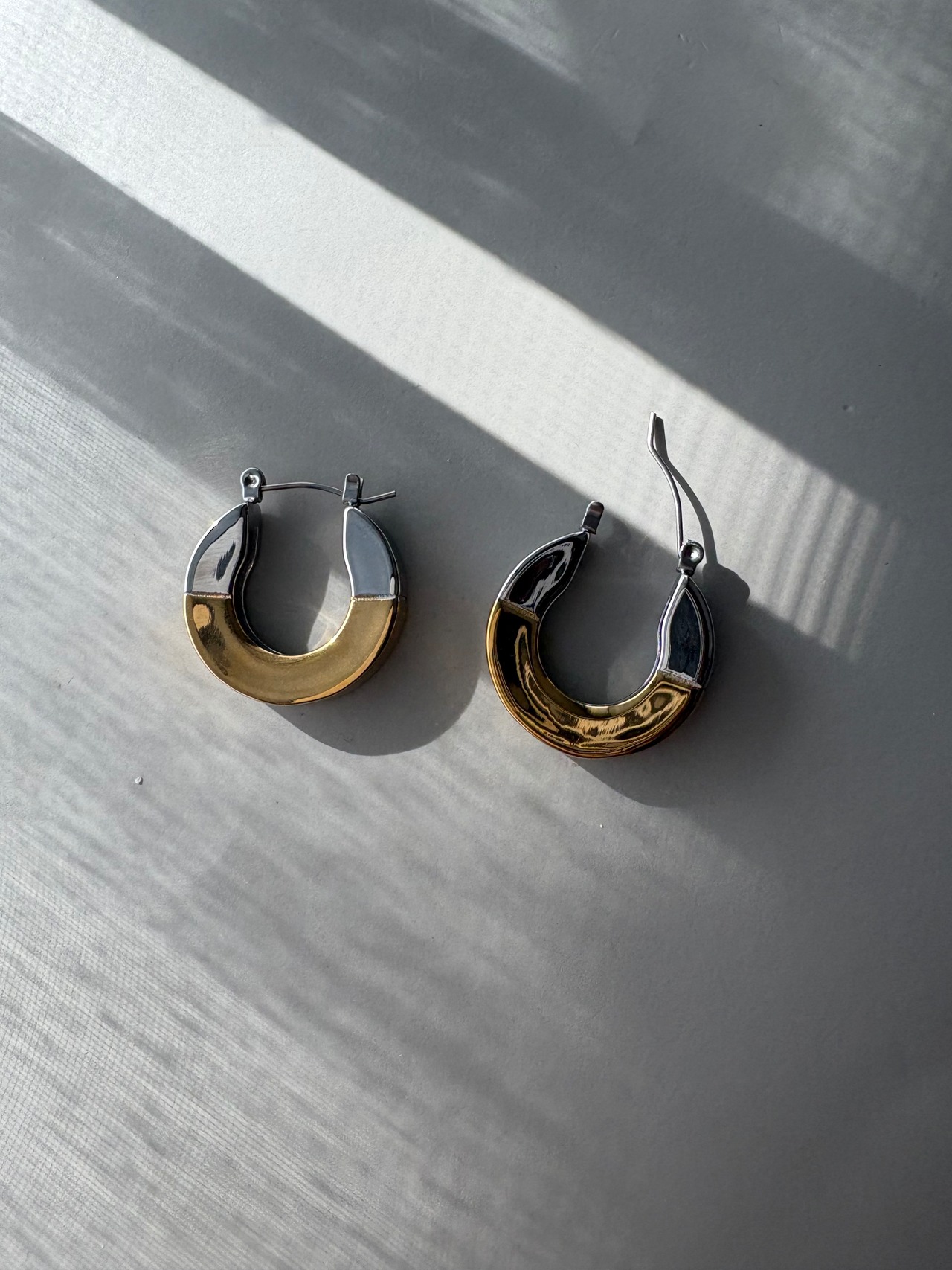 ツートンアーチフープピアス