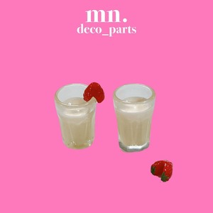 【1つセット】デコレーションパーツ　ミニチュア　牛乳　いちごミルク　ガチャ詰め