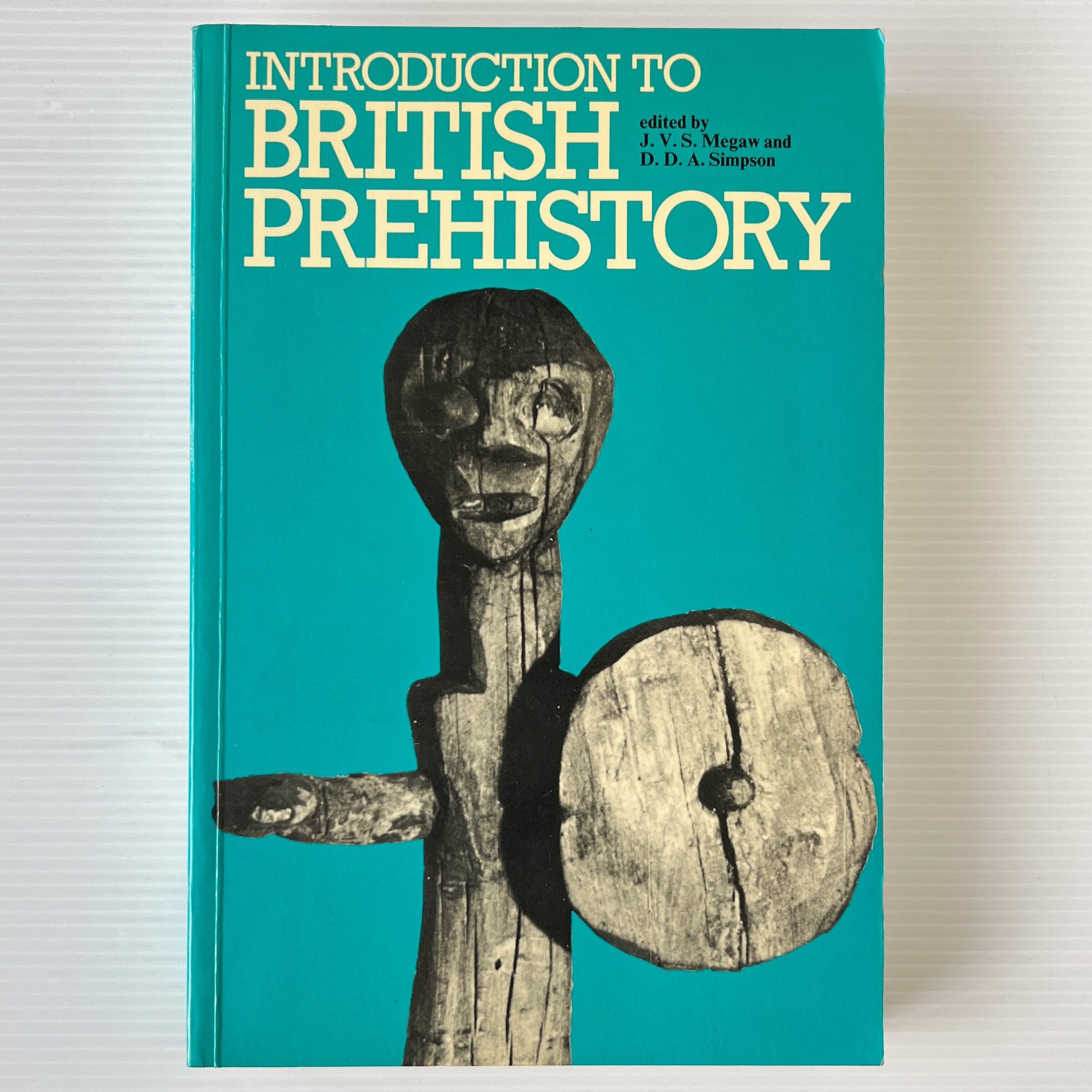 Introduction to British Prehistory: From the Arrival of Homo Sapiens to the Claudian Invasion / J. V. S. Megaw, D. A. Simpson / Leicester University Press