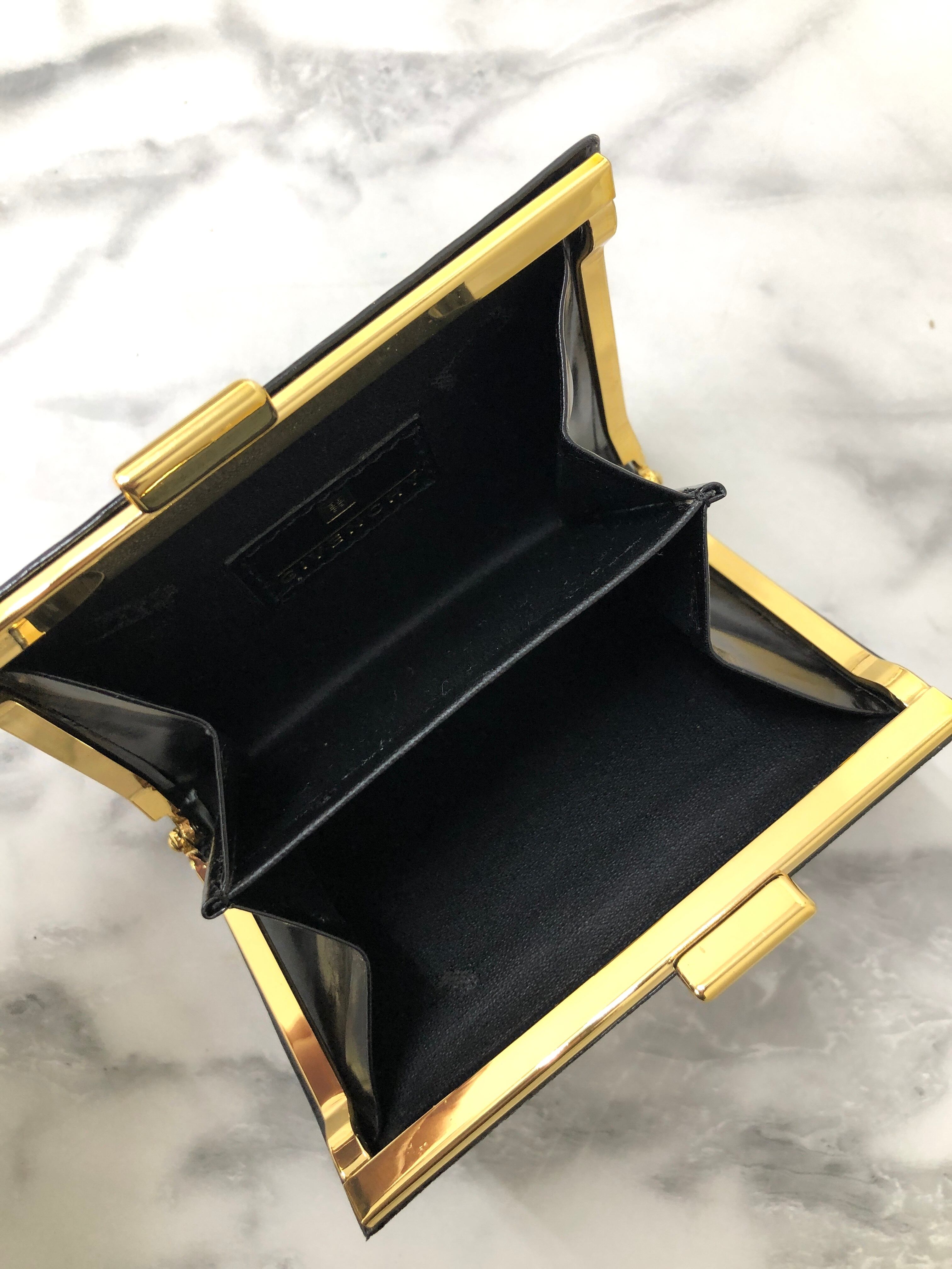 GIVENCHY ジバンシィ 財布 ブラック ブランドロゴ レザー がま口