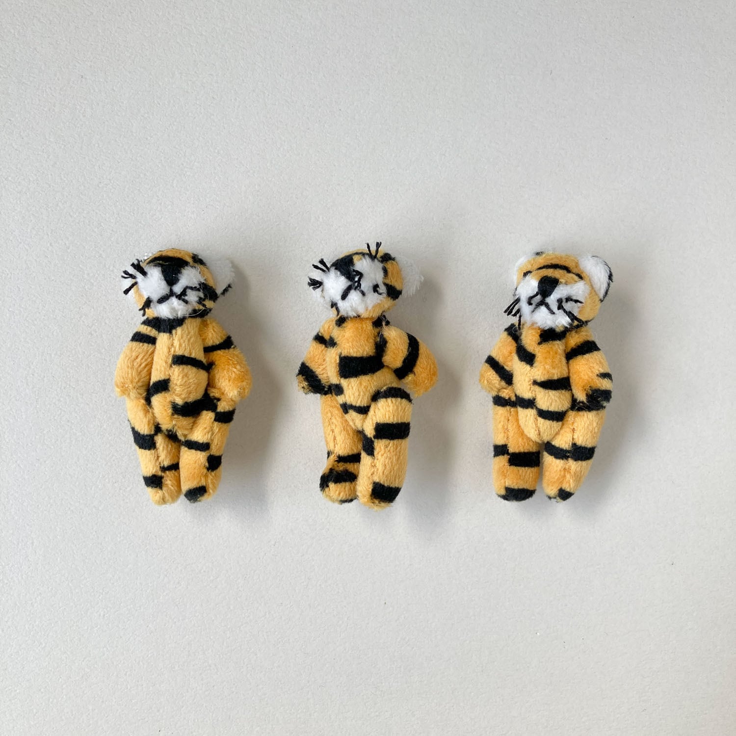 再入荷〉直立トラのぬいぐるみチャーム | Dua-アクセサリーパーツショップ