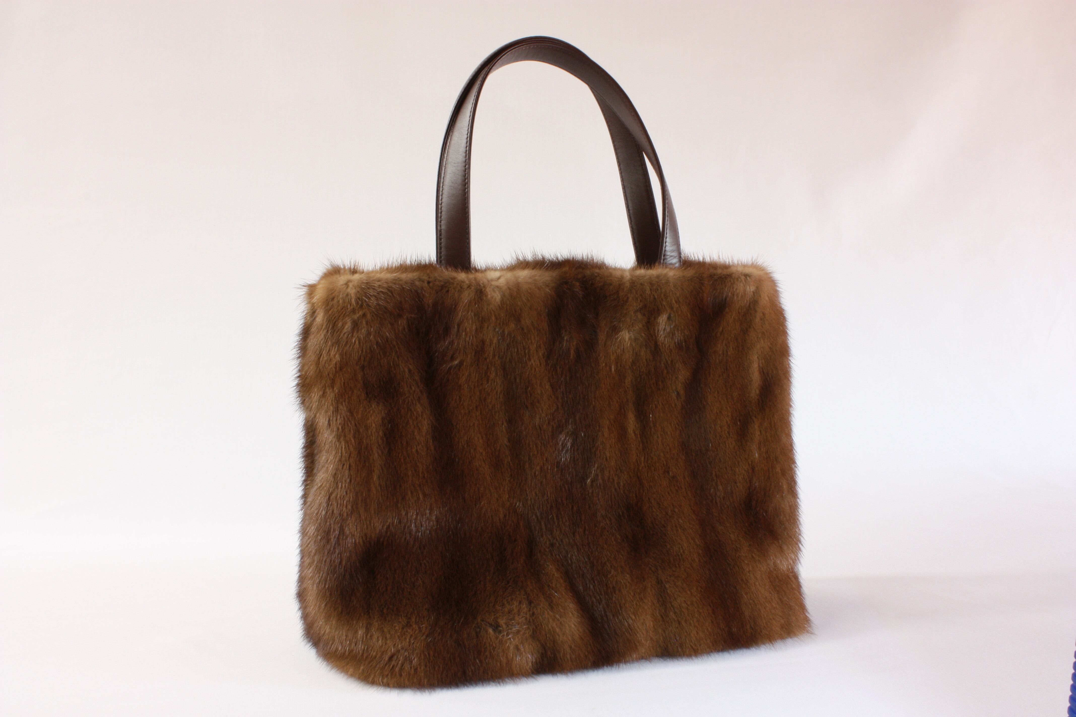 ミンクの毛皮のコートをリメイクしたバックです。未使用 ミンクの毛皮のコートをリメイクしたバックです。 毛皮コートをバッグ