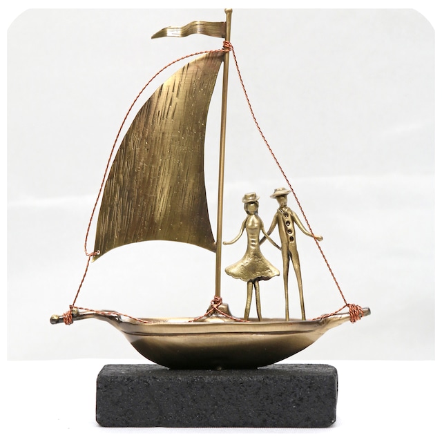 ヨットと男と女 (F4 フィギュア オブジェ ) 16×12×4 cm