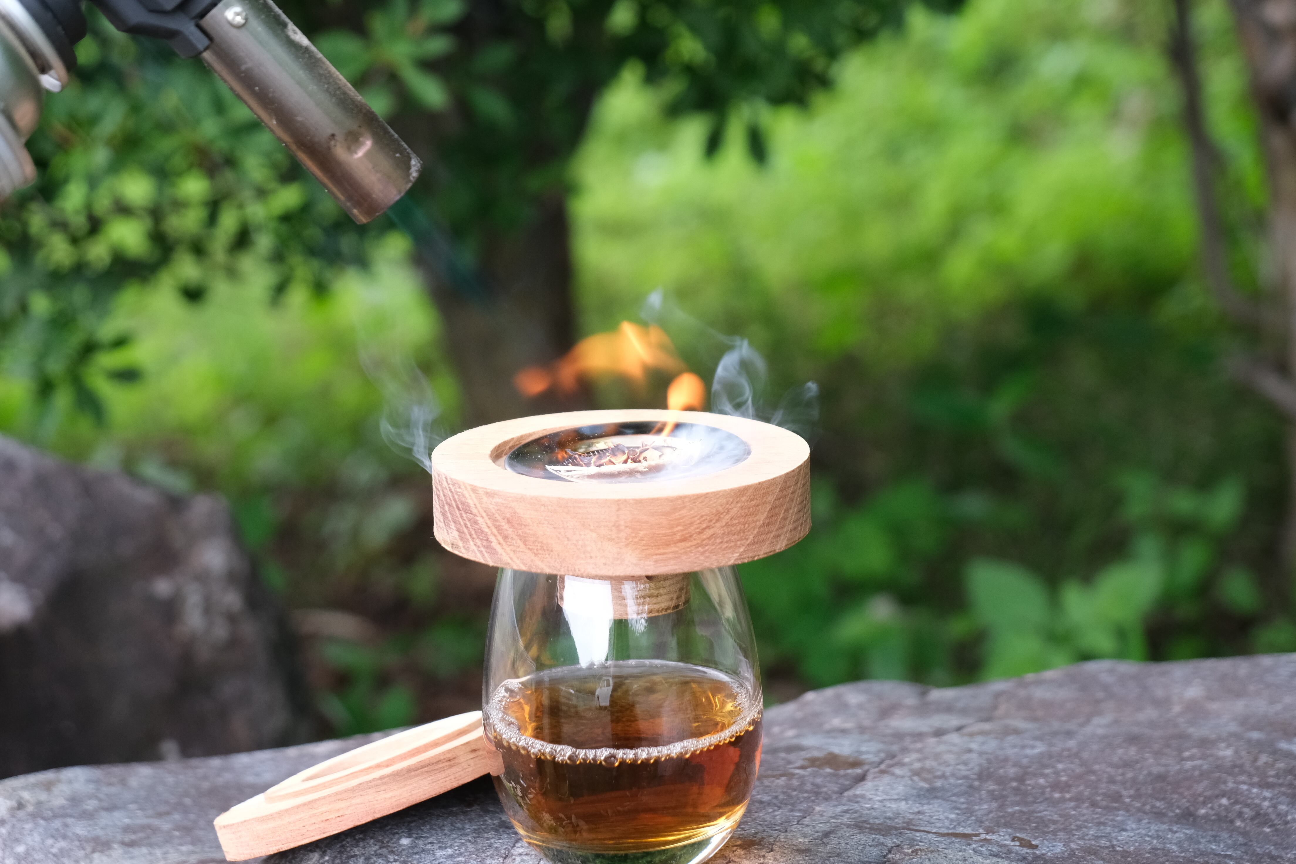 欅(ケヤキ)製、手のひらサイズの燻製器