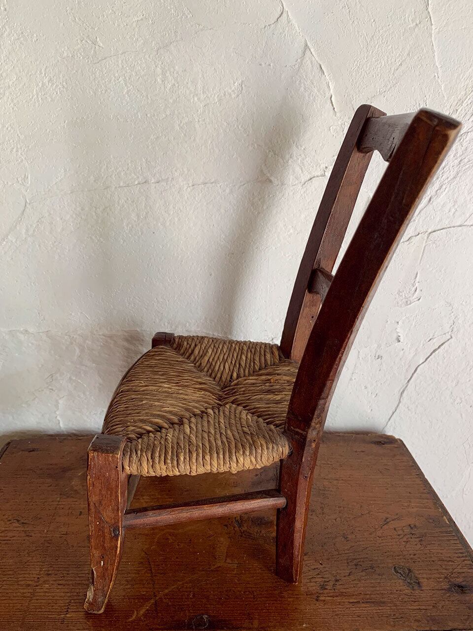 ラッシュシートのドールチェア | Brocante de La Cocotte （フランス