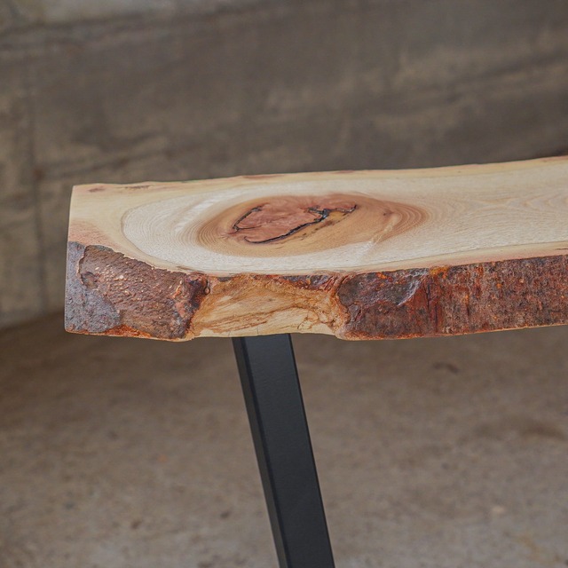 細長い山桜のローテーブル