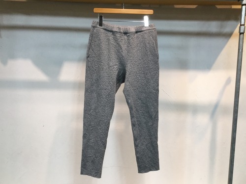 GOWN&FOUNDATION"ウール/綿裏毛スウェットテーパードパンツ Charcoal"