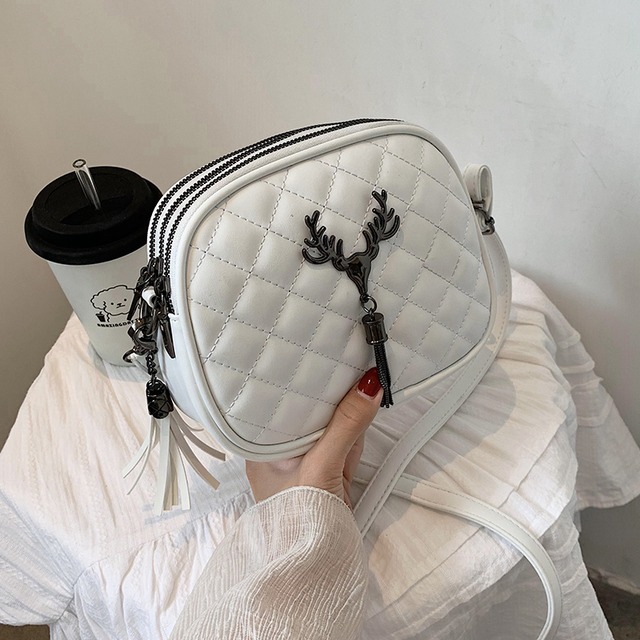 人気の刺し糸レディーススモールバッグ2020夏の新しい流行のファッションワイルドインメッセンジャーバッグネットレッドショルダーバッグ 手作りハンドバック49434420270