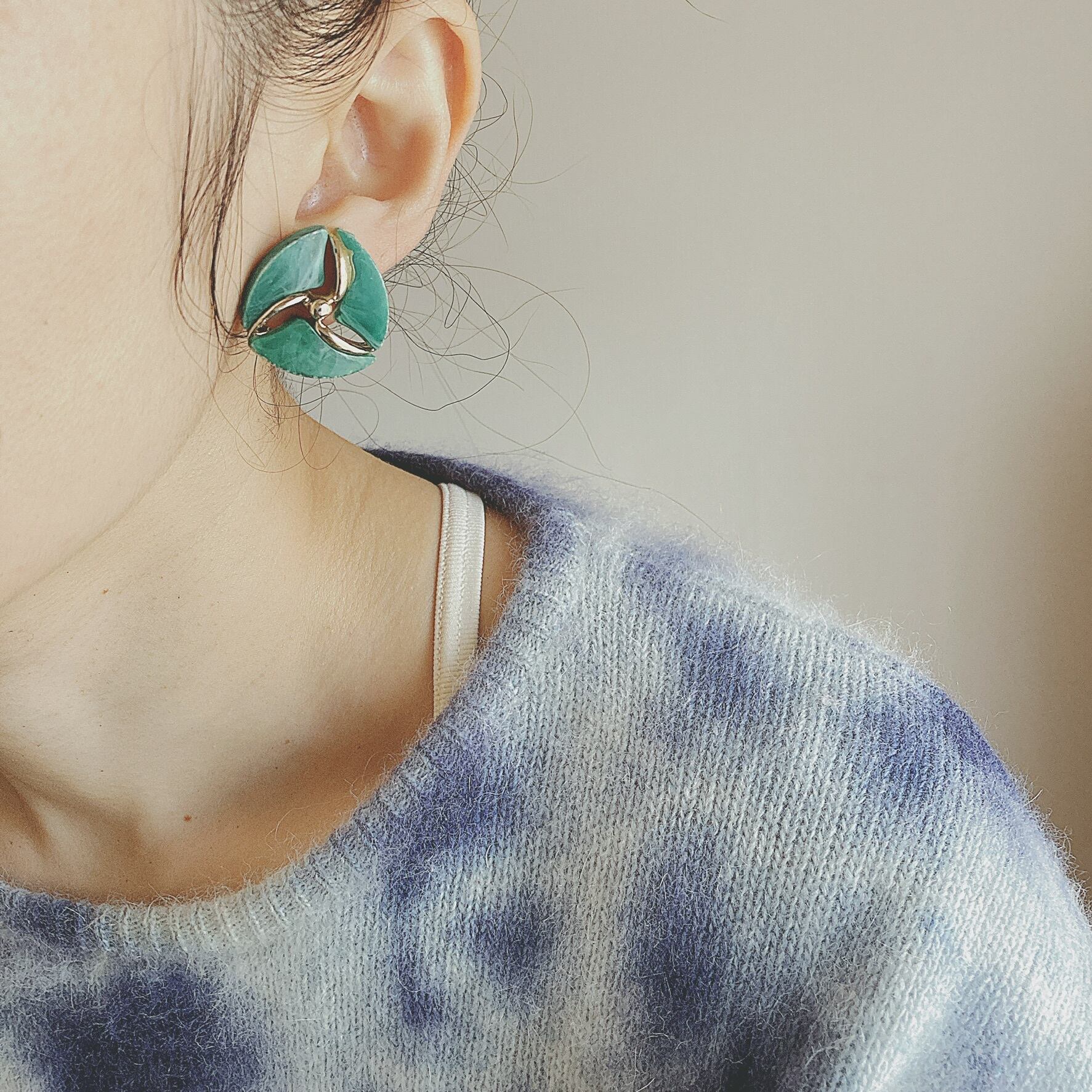 Vintage gold tone green marble plastic earrings ヴィンテージ　ゴールドトーン　グリーン　マーブル模様　 プラスチック　イヤリング