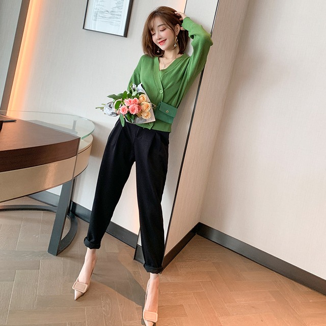 スタイルVネックグリーンセーター カジュアルパンツ レディースオータム 秋物 MIUCO28575769502