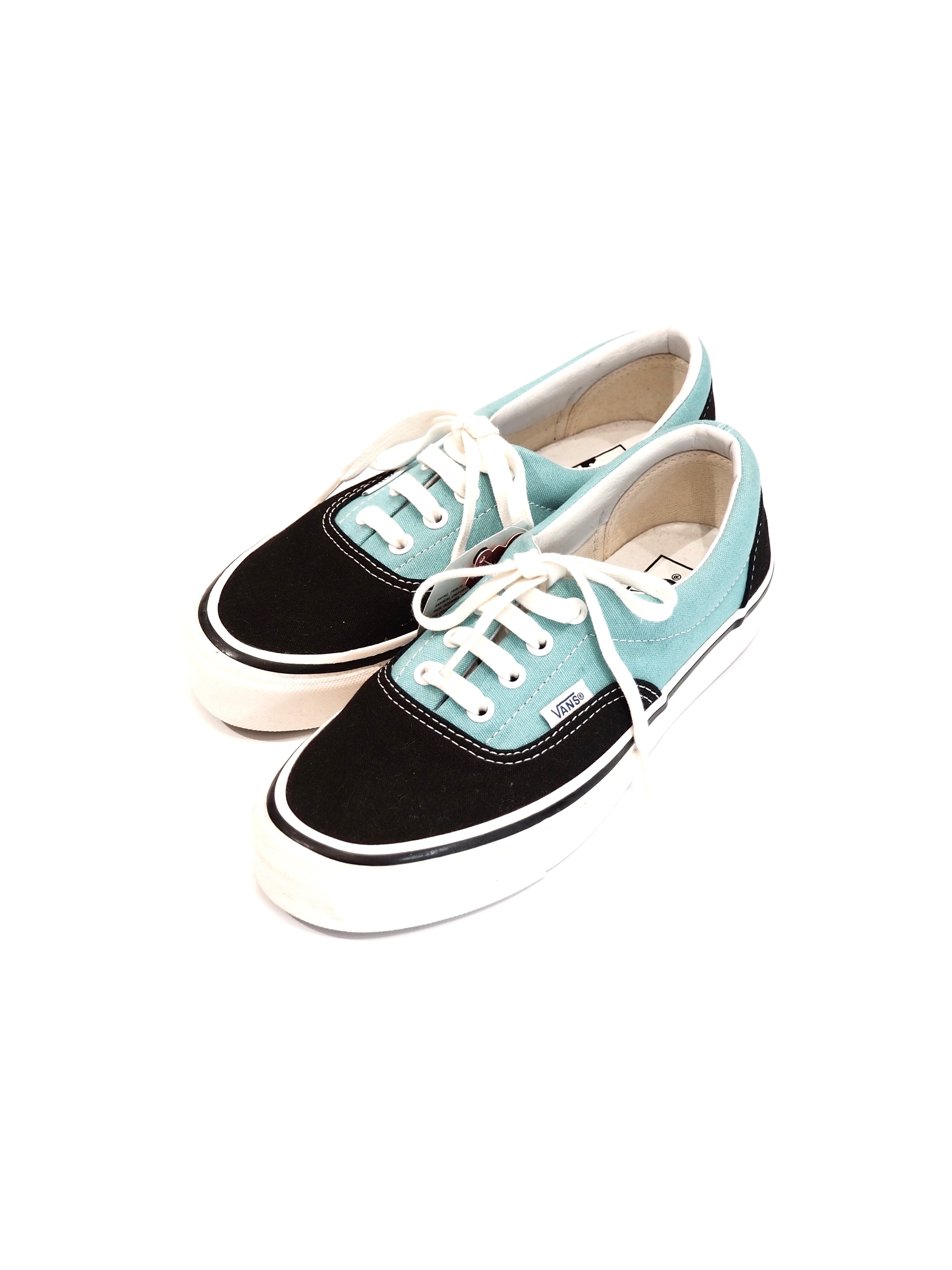 vans era black white