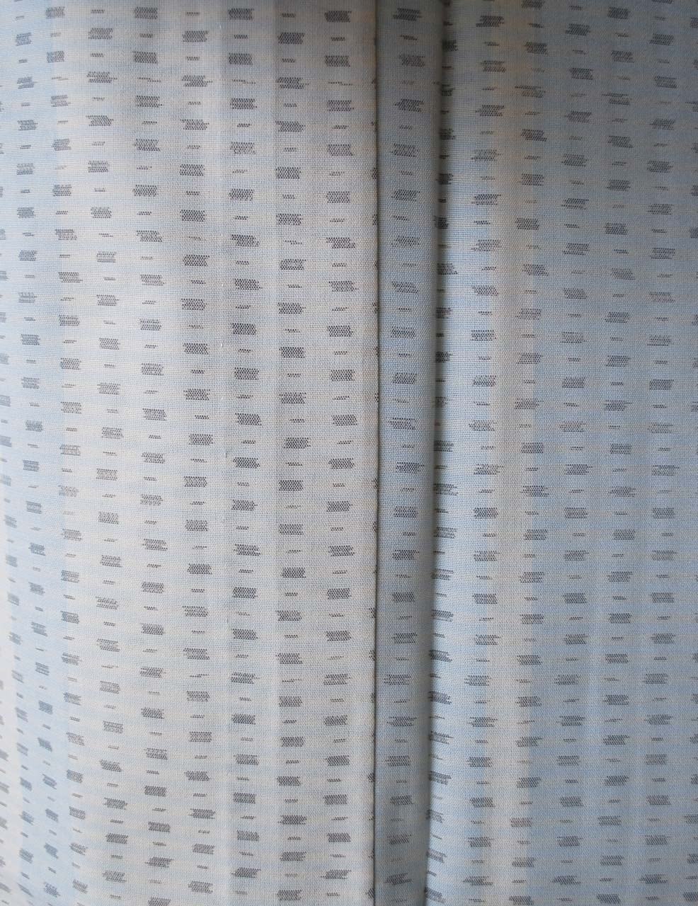 【夏きもの】本場夏大島紬 白藍色×卯の花色 縞に経緯絣