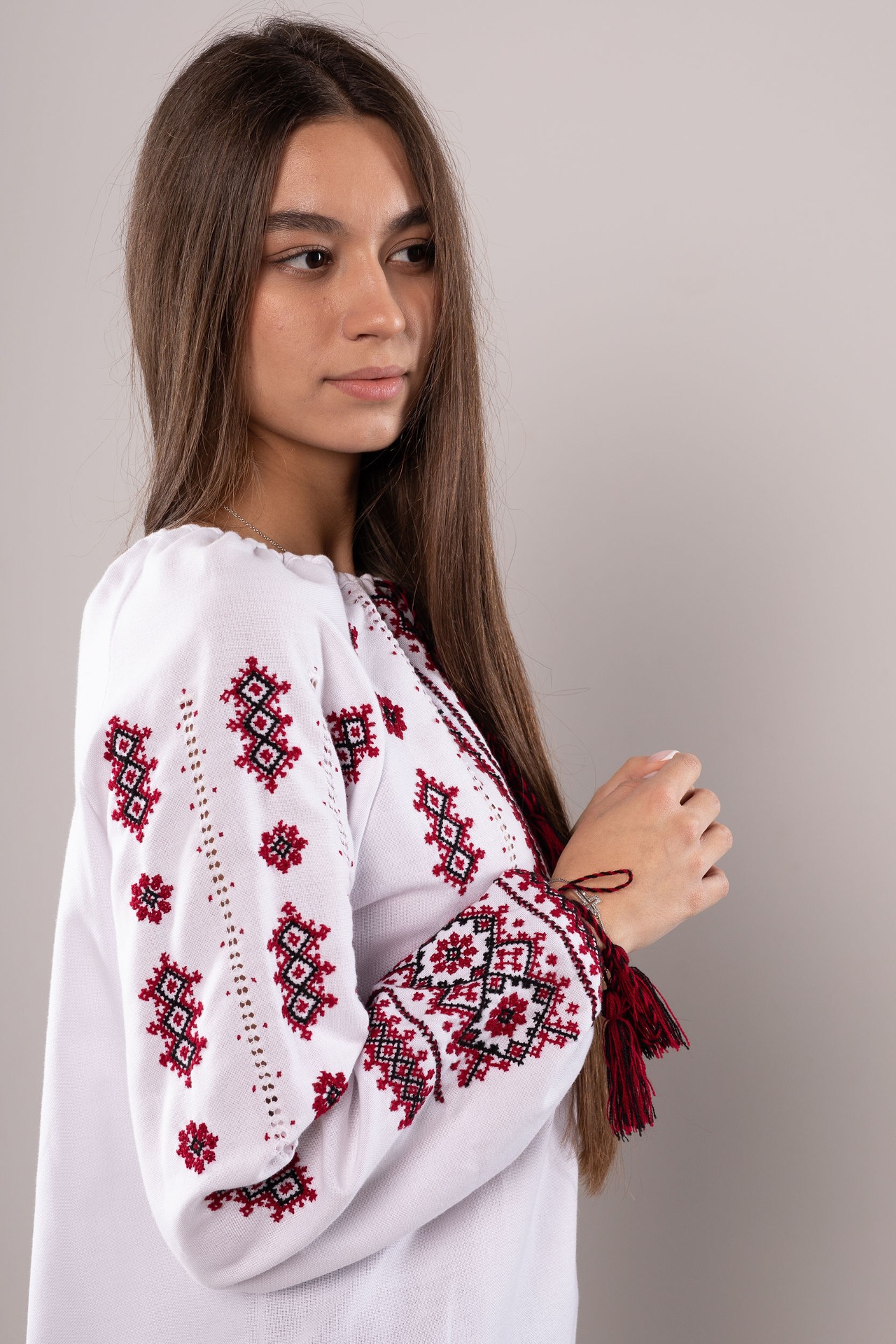 ウクライナ刺繍ヴィシヴァンカ・クラシック　ドニプロ　手刺繍　麻　レディース・フリーサイズ - 15