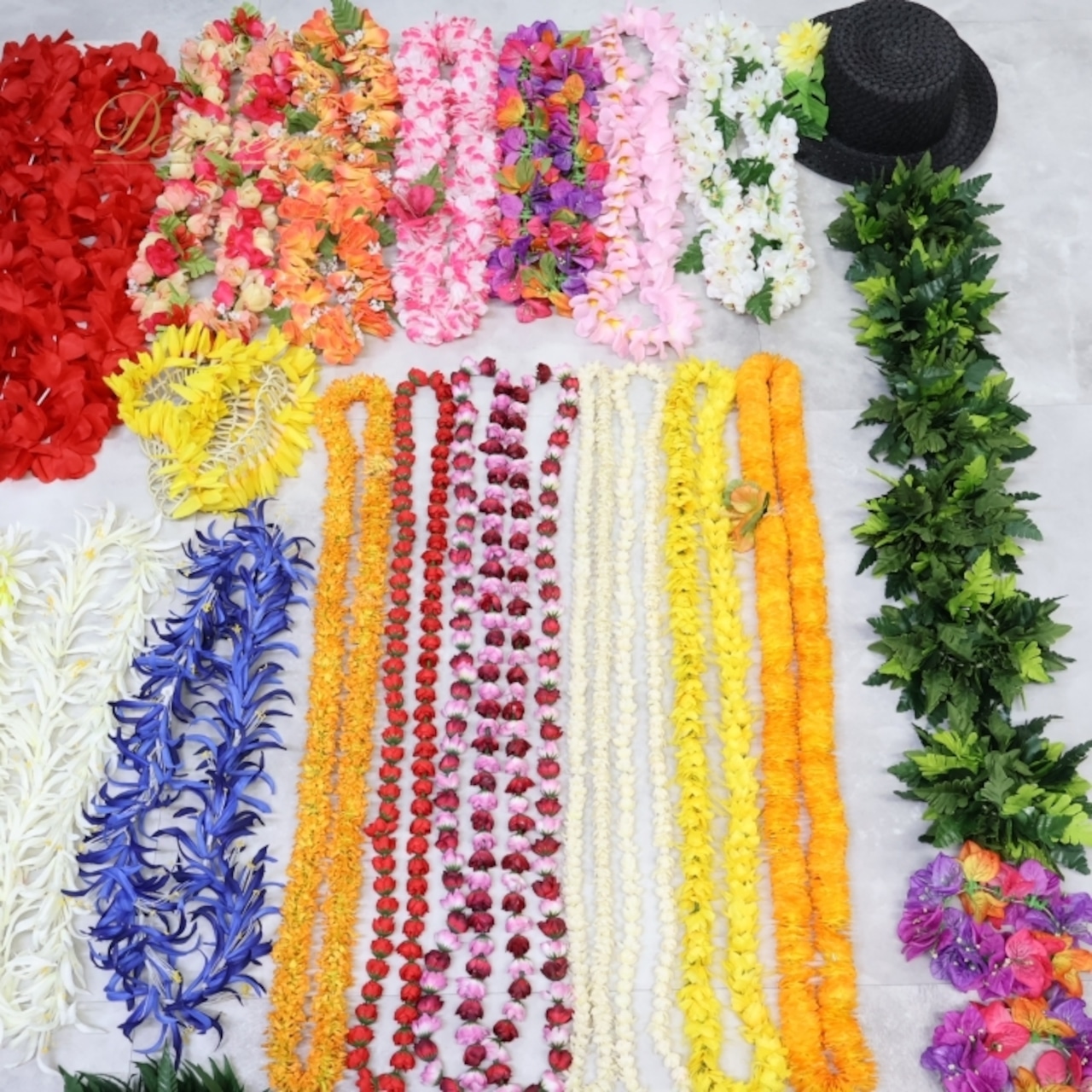 フラダンス 小物 まとめ売り 全80点 セット ネックレス フラワーレイ リーフレイ ウィッグ 髪飾り 頭飾り 小道具 カラフル 花 ヘアアクセサリー ブレスレット 豪華 舞台 レイ タヒチアン おしゃれ グリーン系 レッド系 オレンジ系 イエロー系