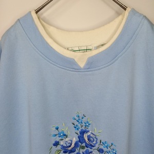 90s　クルーネック　刺繍スウェット　トレーナー　フロント刺繍　花柄　水色　XL