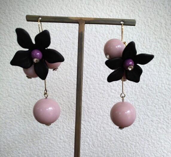 【SALE】黒いお花のピアス(vintage part)