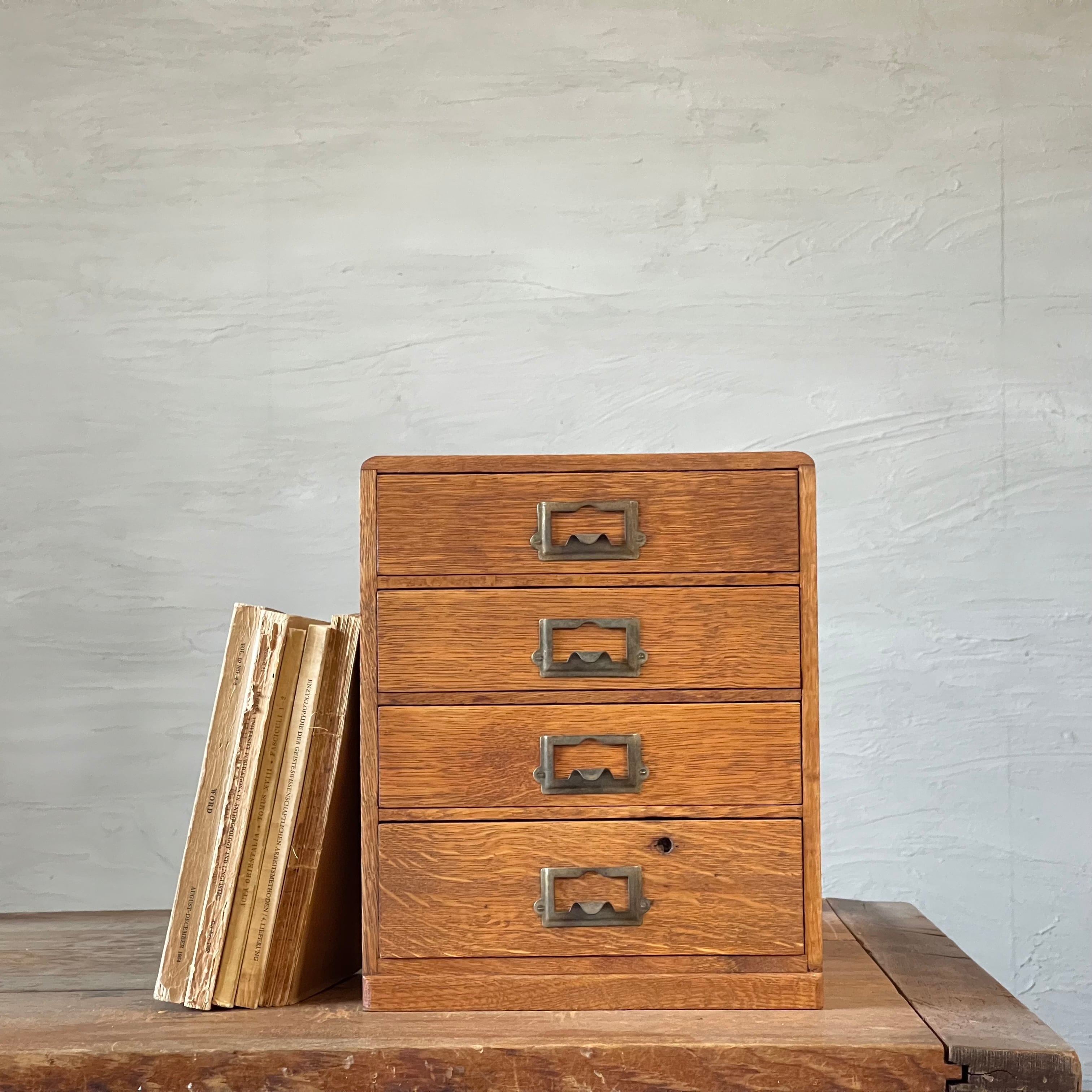 4杯のレターケース