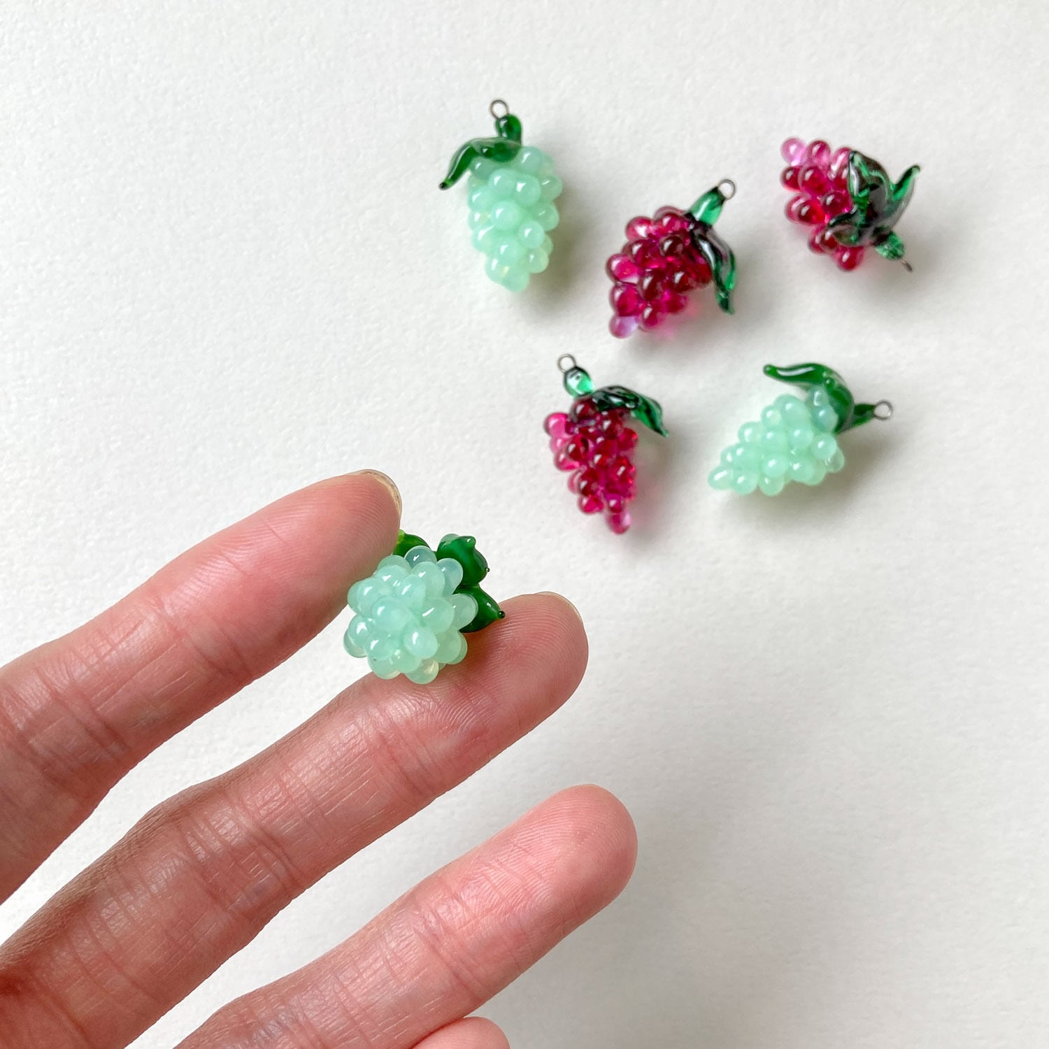 葡萄のチェコガラスチャーム | Dua-アクセサリーパーツショップ