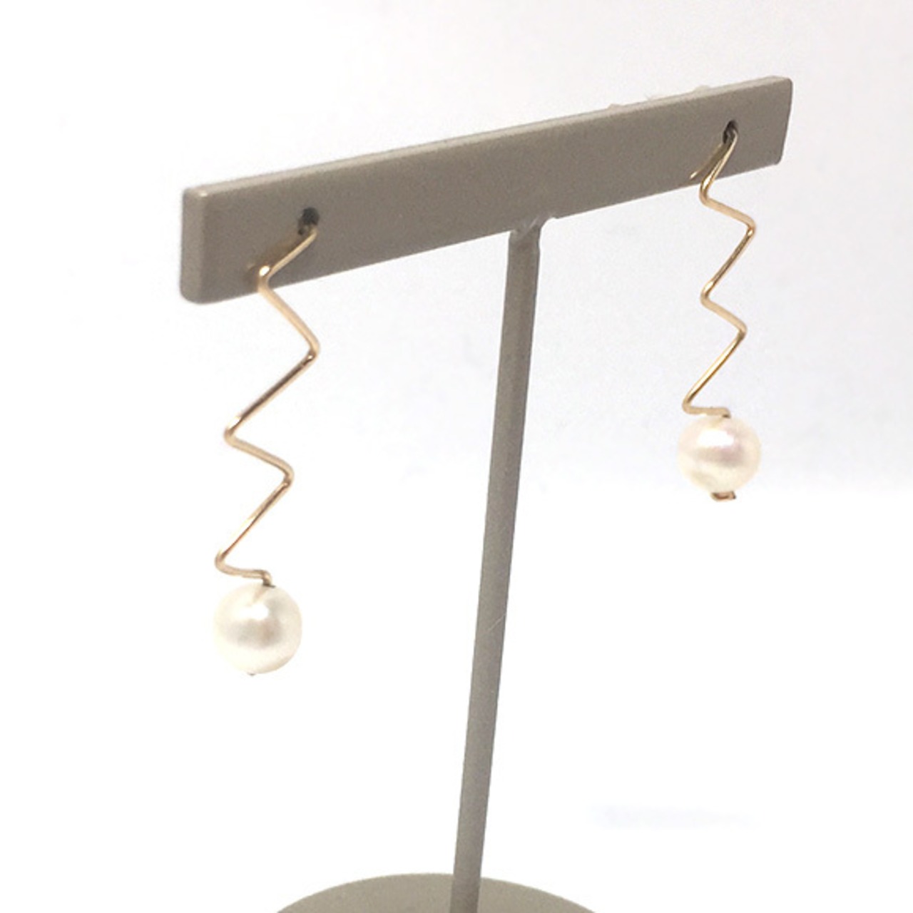 パッと明るく！ジグザグ淡水パールピアス sl2_5_20200423pp10