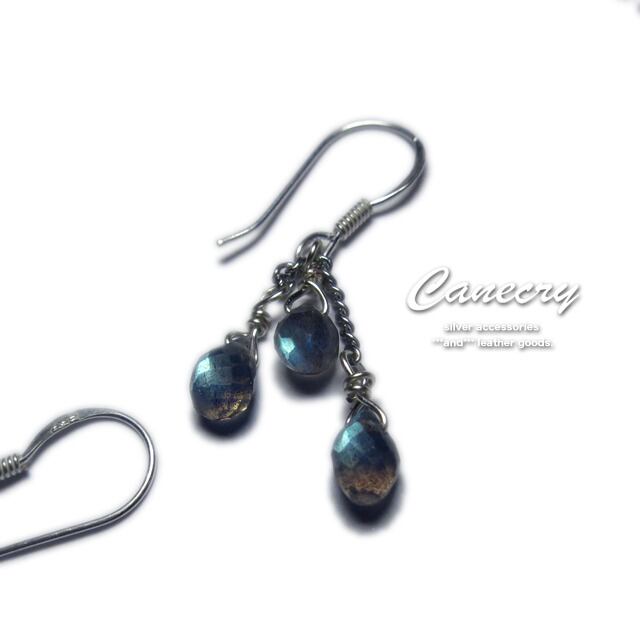 天然石（ラブラドライト）雫カットピアス