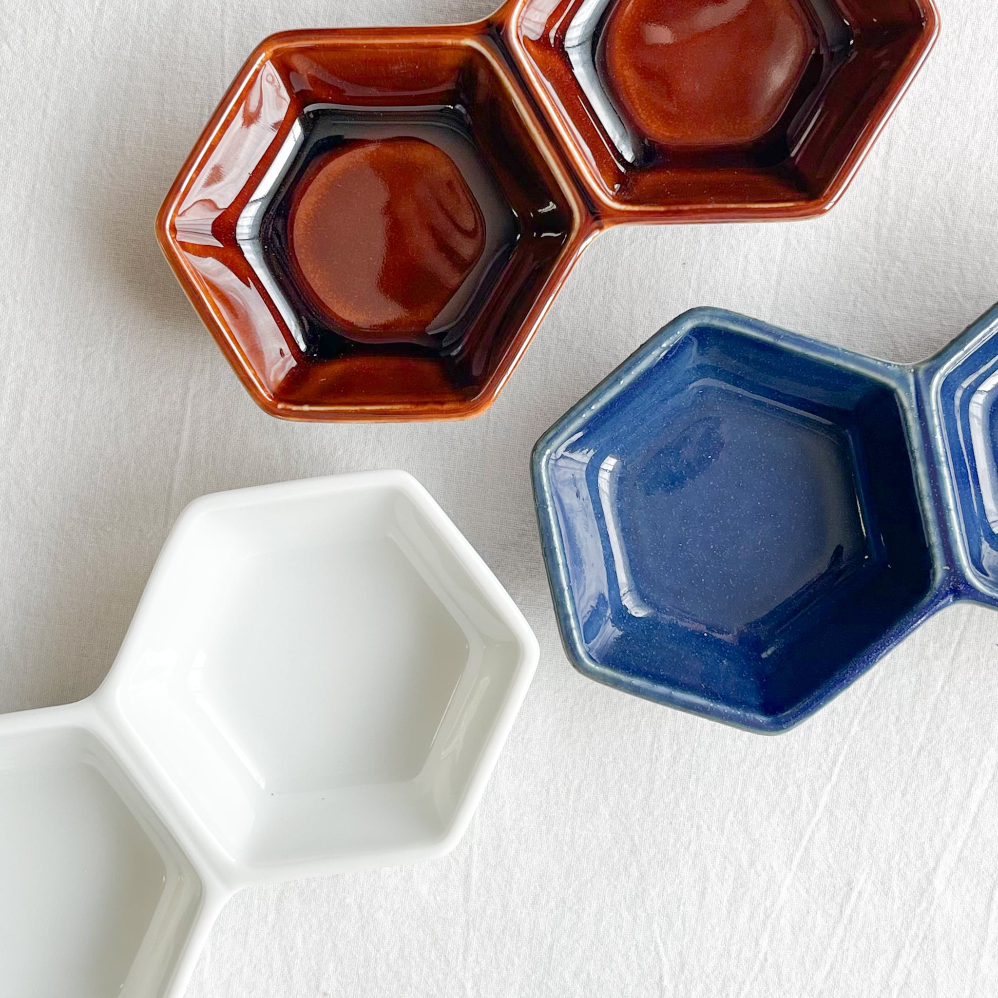 六角二連皿【ネイビー／ホワイト／キャラメル】 | Kamani | 多治見で
