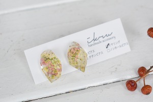 ikru　お花の鉱石イヤリング