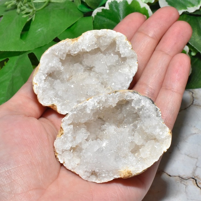 キラキラ輝く! 水晶ジオード 1個売り モロッコ産 CGD07