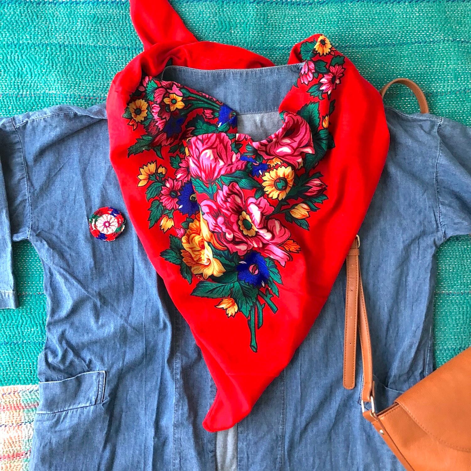 レトロな花柄マルチクロス