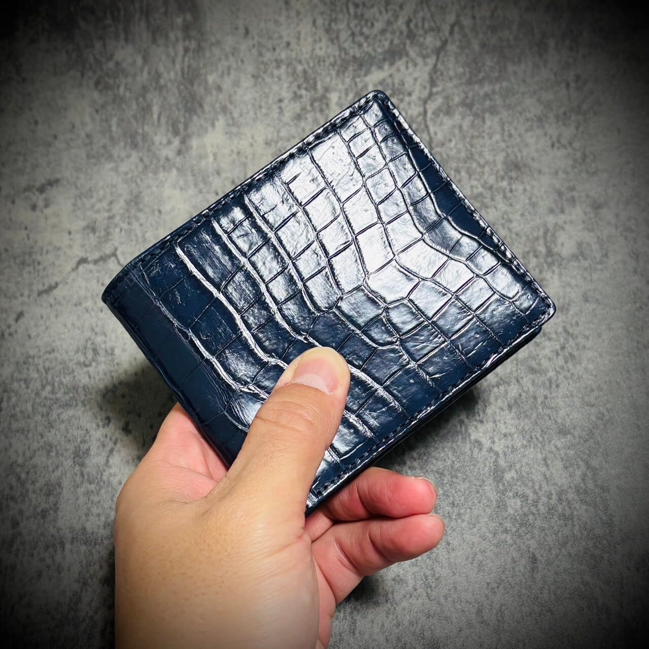 無双 クロコダイル 財布 メンズ 折財布 二つ折り 腹部 一枚革 証明書付 紺 無双 クロコダイル 財布 二つ折り 折財布 メンズ財布 腹部 革財布 ワニ