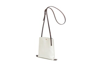 muku PAPIER 802　ホワイト　シュリンクレザー　ポシェット