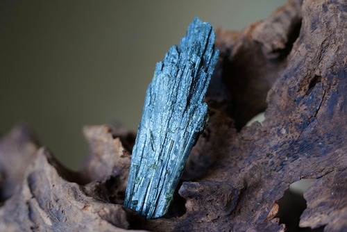 エピドート　緑簾石　Epidote