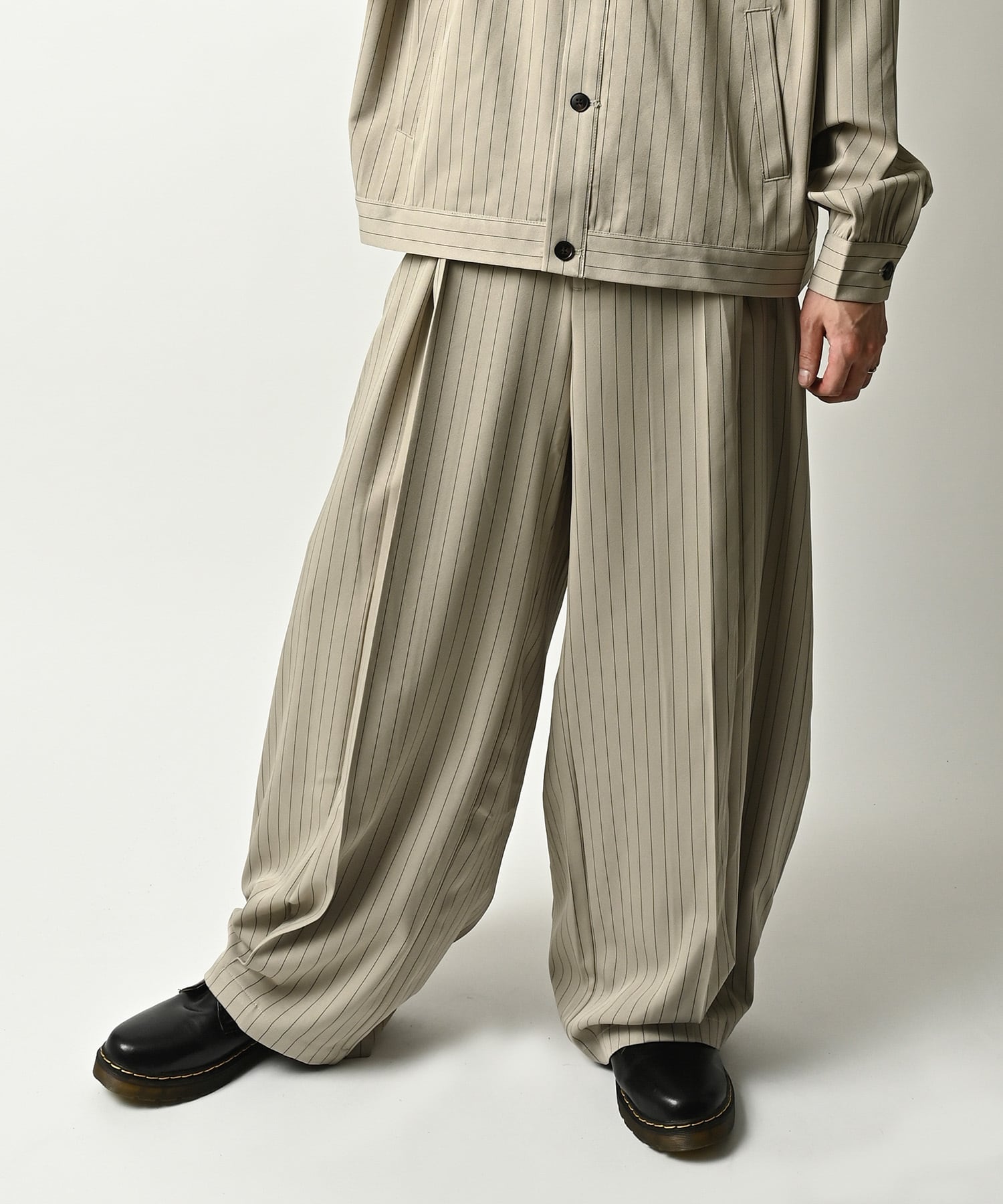 ATELANE Pinstripe Tuck Easy Pants (BEG) 26A-18050