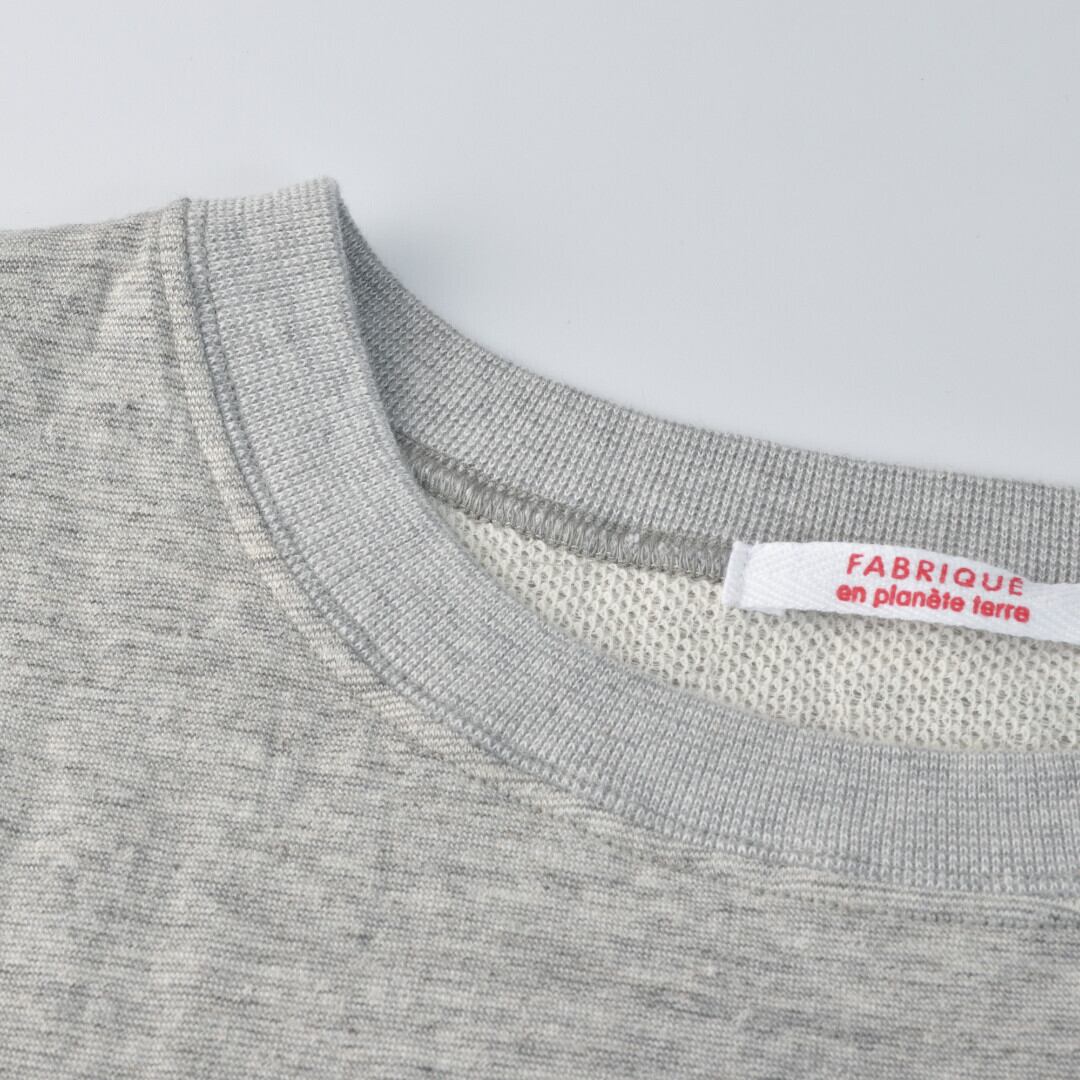 Fabrique en planete terre ファブリケアンプラネテール クルーオーバーサイズスウェット・杢グレイ グレイステッチがポイントのゆったりスウェットです