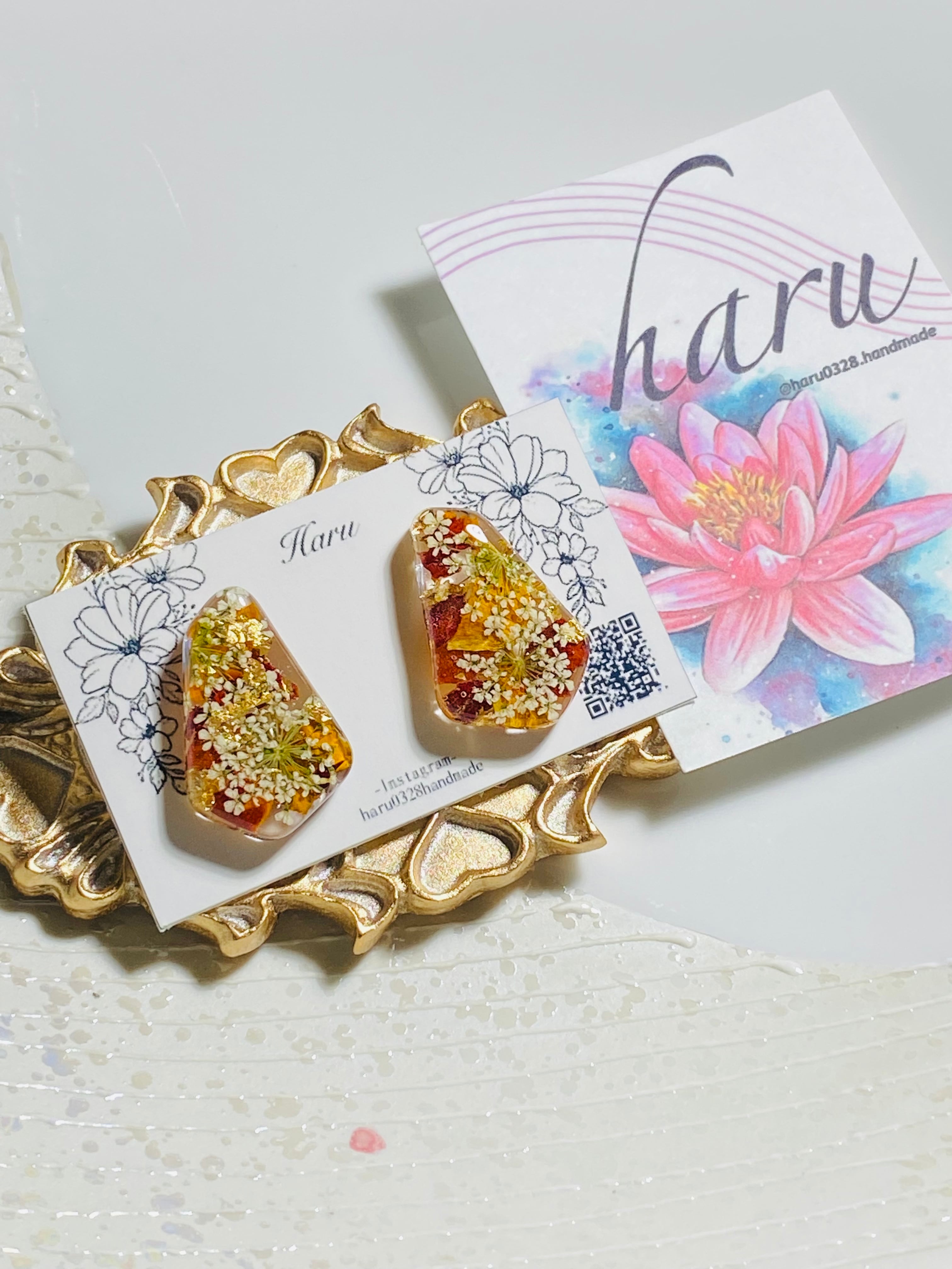 レジンピアス ハンドメイドアクセサリー レジン 樹脂ピアス マリーゴールド レースフラワー