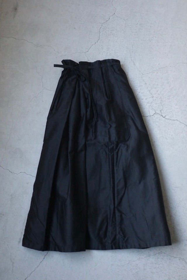 genre ジャンル / APRON SKIRT(BLACK MOLESKIN)