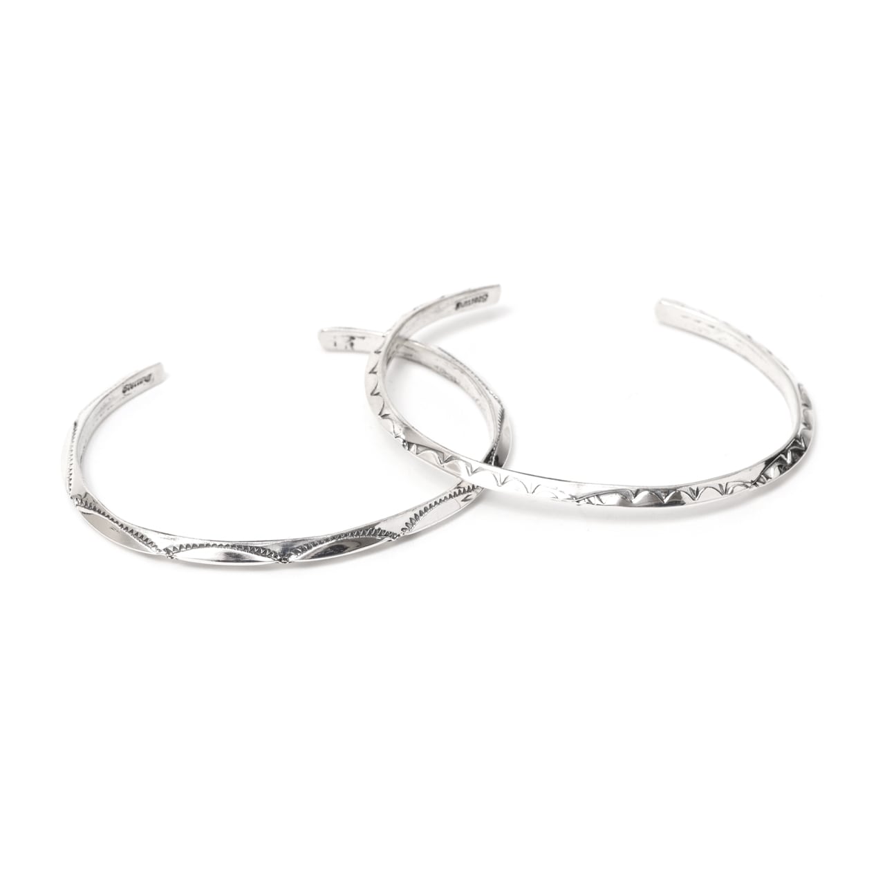 ナバホ族】トライアングル バングル スタンプワーク 細身 ナバホ