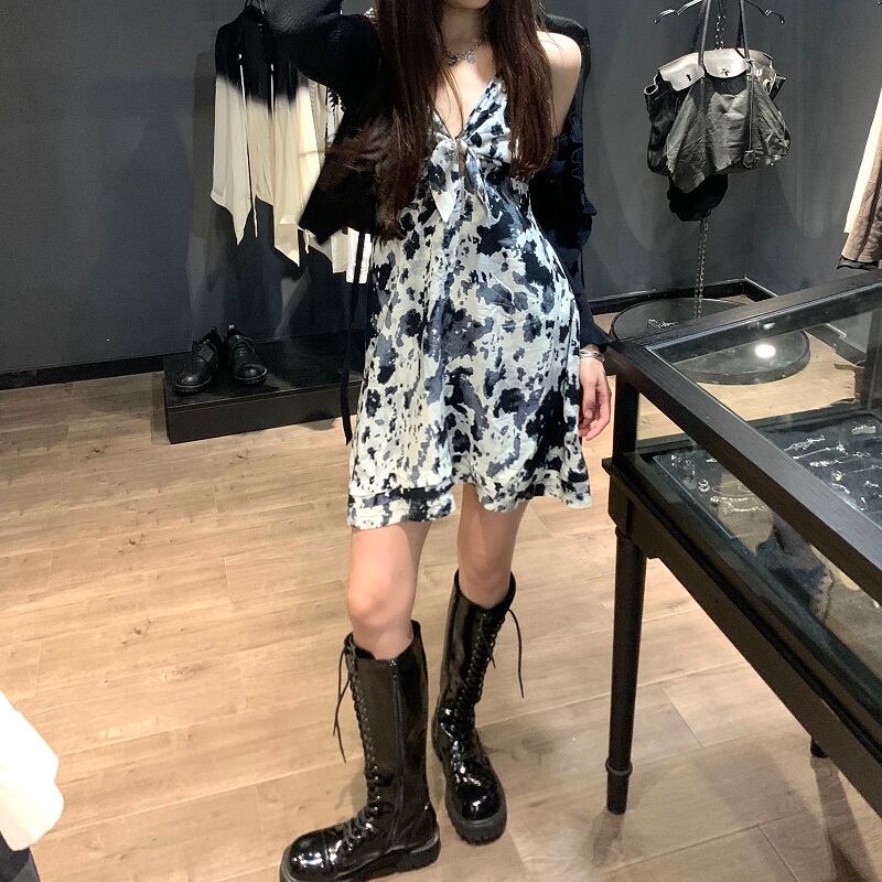 ボウ絞り染めインナーストラップドレス女性2020年秋新作ショートスカートデザインセンスニッチウエストスカート ブラックストロベリース83810965824