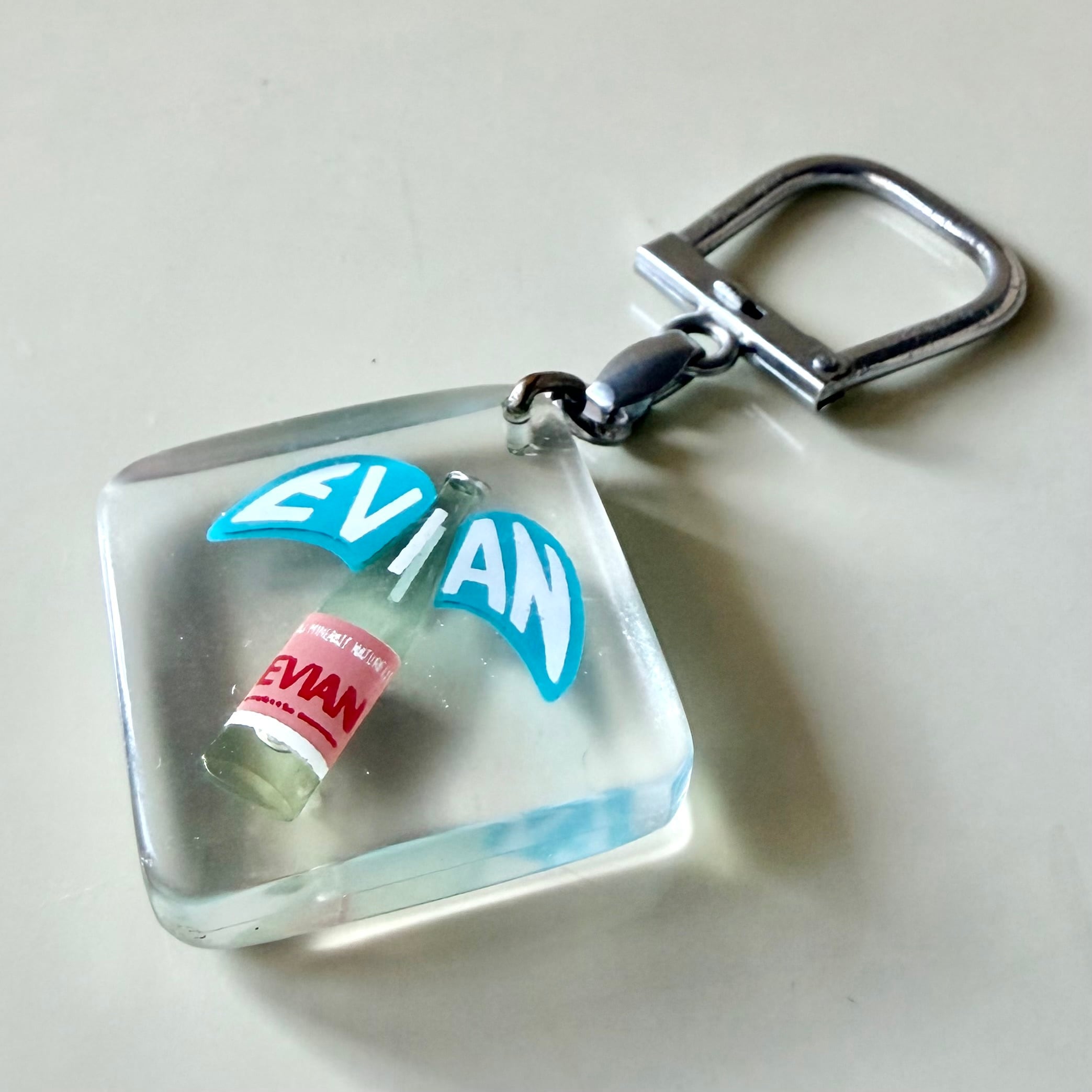 EVIAN エビアン 天然水 青ピンク ブルボンキーホルダー | ブルボン