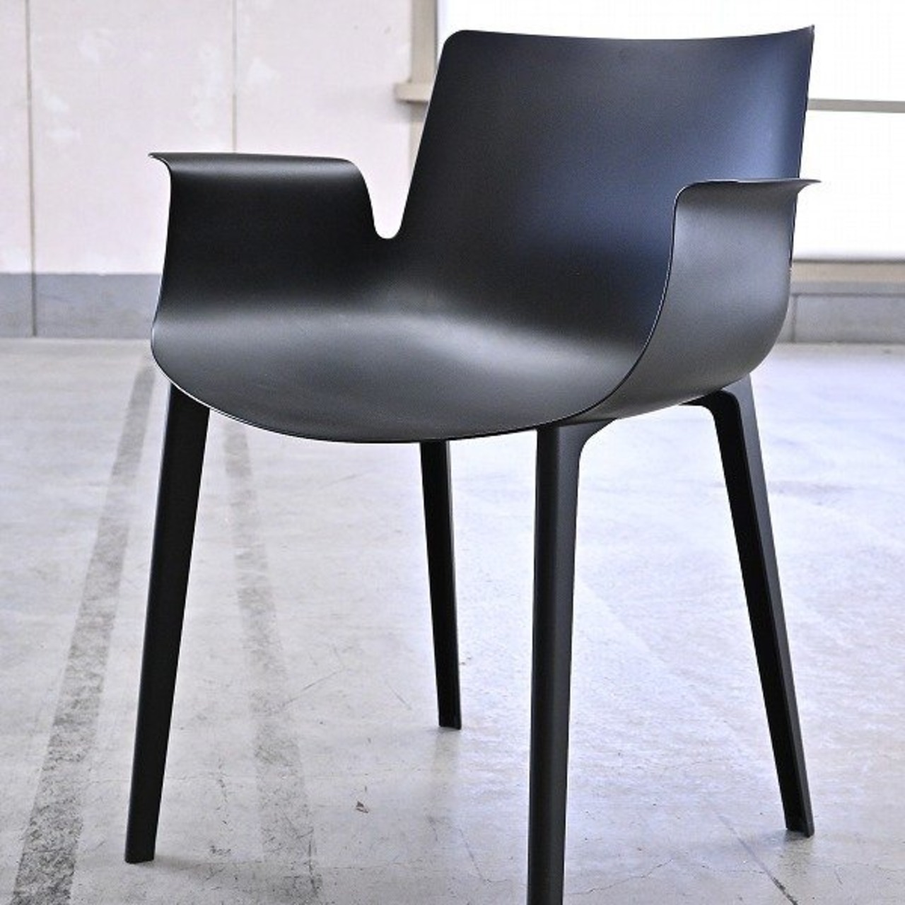 カルテル 8万「ピウマ/PIUMA」アームチェアa ピエロ・リッソーニ 椅子 ダイニング デザイナーズ シェル モダン kartell【中古家具/中古インテリア/USED家具ユーズド家具/リサイクル】