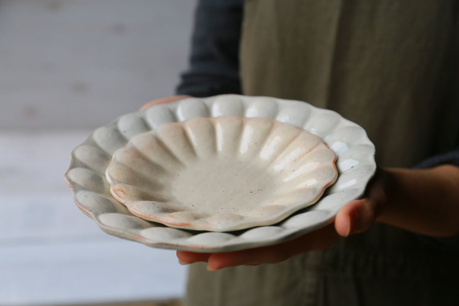 グレー釉 輪花深皿 大 | 古谷製陶所